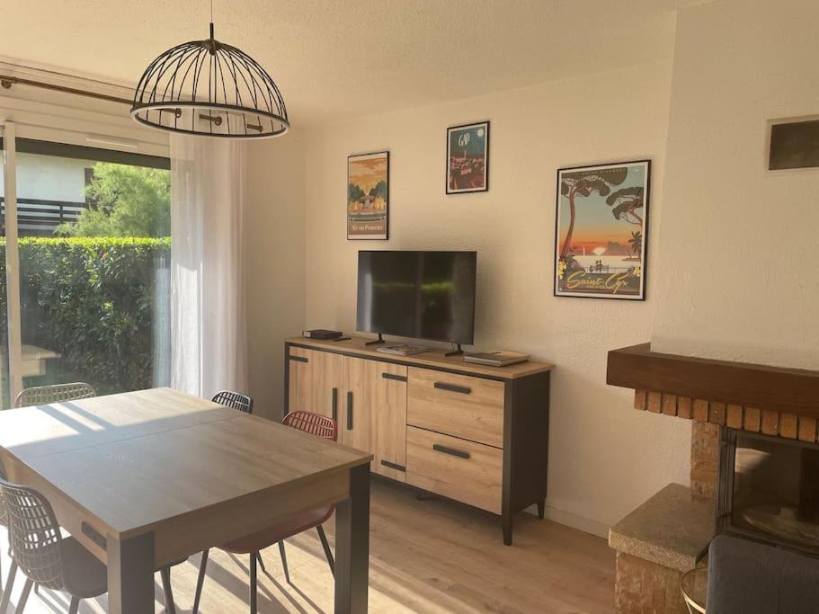 Maison Tres Agreable Avec Exterieurs, Bien Situee Au Plan D'Eau Embrun Εξωτερικό φωτογραφία